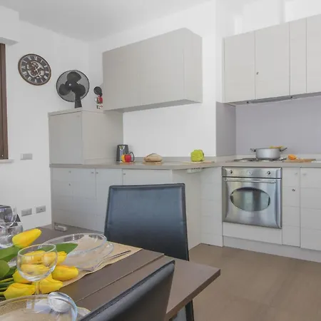 Piantini Sleeps 4 Pool Apartment Meina