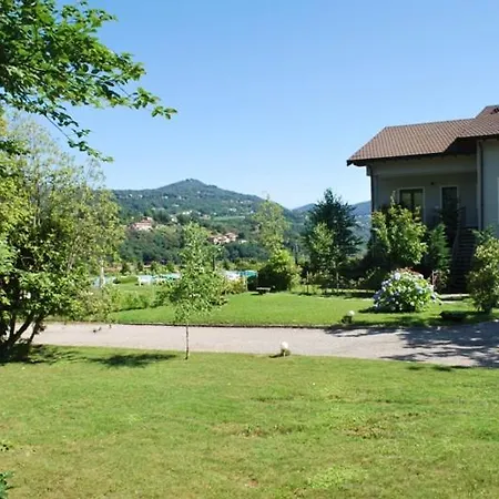 Piantini Sleeps 4 Pool Apartment Meina